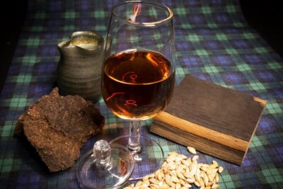 Afternoon Whisky Tasting in a Traditional Edinburgh Bar - The Part Most People Care About: History, Production, and Flavor Clues