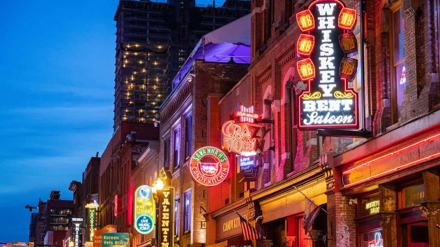 Bootleg & Barrels: A Tennessee Whiskey Tasting Experience - Your two-hour walk: how the evening is paced