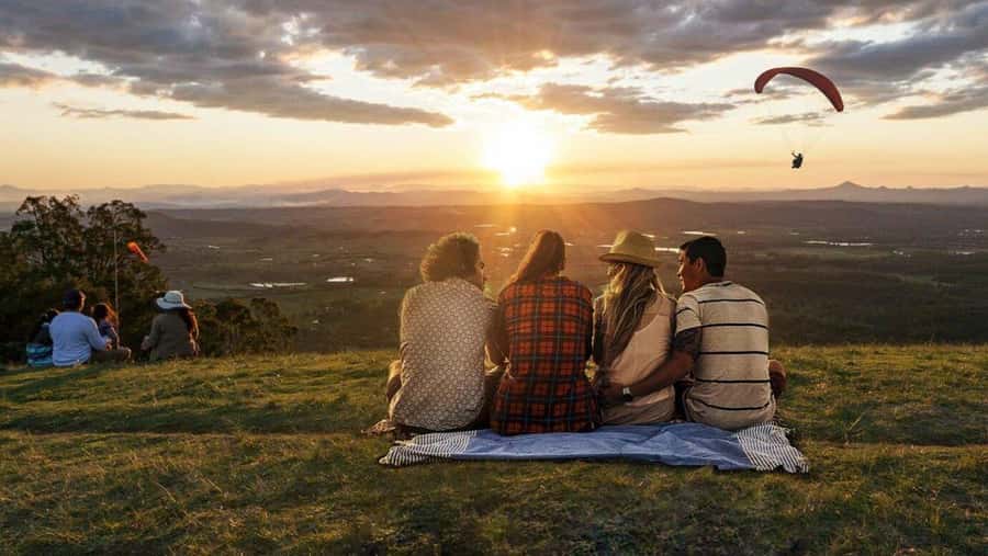 Brisbane: Boutique Winery Tour with Gourmet Lunch - Winery stop 1: a guided tasting with a sightseeing break
