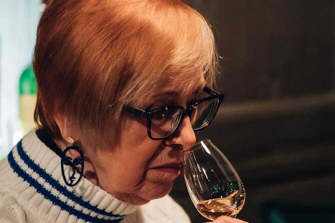 Dublin 6 Whiskey Tasting & 3 Food Pairing Walking Tour with Local - Comparing Irish drams across central pubs: Jameson, Bushmills, Wild Geese, and more