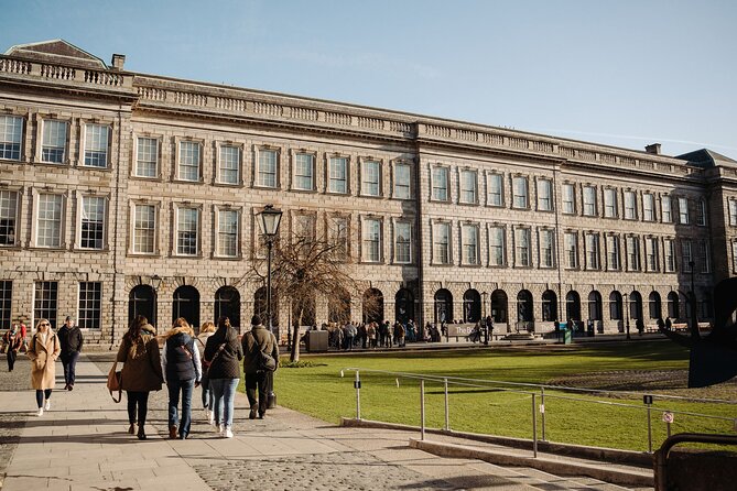 Dublin in a Day: Dublin Castle, Book of Kells, Guinness & Whiskey - Lunch Break in Dublin: One Hour to Recharge (Not Included)