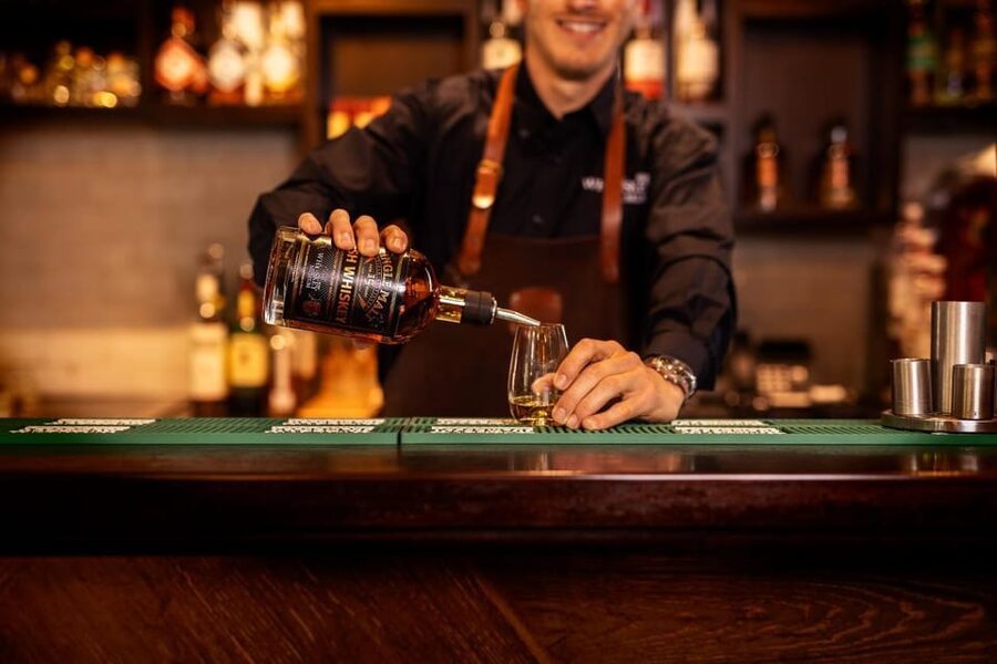 Dublin: Irish Whiskey Museum Tour and Whiskey Tasting - Guides and storytelling: why the hour feels fun instead of stiff