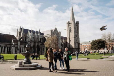 Dublin: Trinity College, Castle, Guinness and Whiskey Tour - Entering Trinity College and seeing the Book of Kells early
