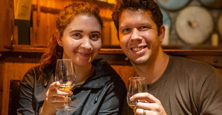 Dublin: Whiskey Tasting Tour - The 10-minute walk to Temple Bar: short shuffle, big change of mood