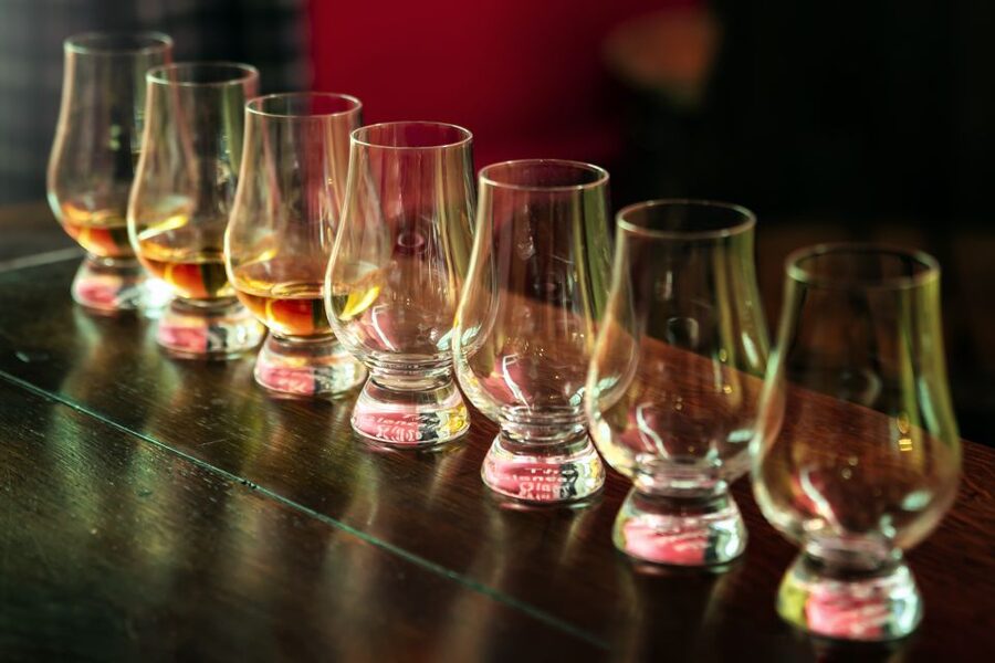 Edinburgh: Guided Whisky Tasting & Walking Tour - The snack pairing: small plates that keep you comfortable
