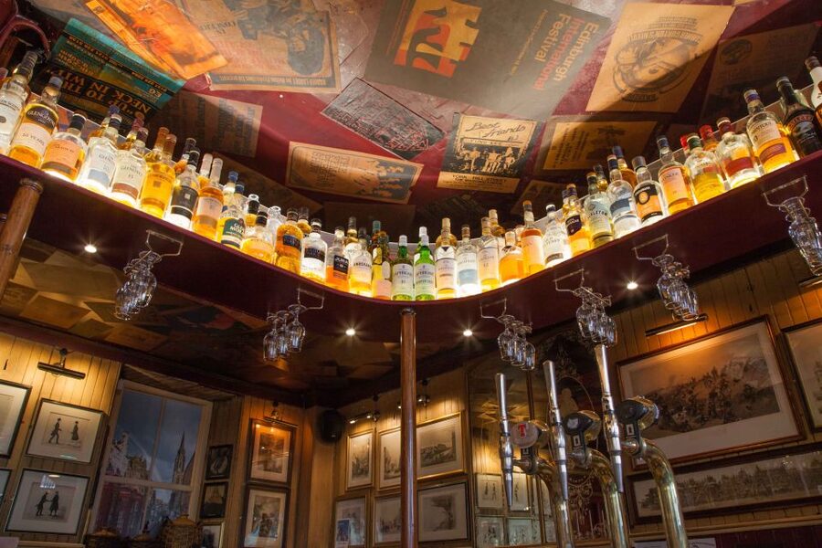 Edinburgh: Guided Whisky Tasting & Walking Tour - The walking plan: 2 miles that connects Old Town to New Town