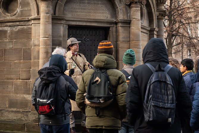 Edinburgh Historical Gems Tour with Whisky & Local Flavours - Starting at 192 High St, then walking to Holyrood gates