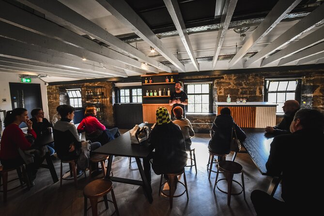 Edinburgh: Holyrood Distillery Whisky and Gin Tour & Tasting - Your 1-hour schedule: what to expect, in plain terms