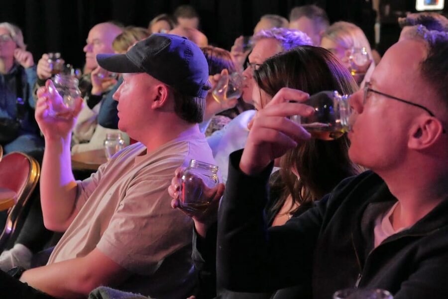 Edinburgh: Mountebank Comedy Whisky Tasting - Comedy and malt whisky in Edinburgh: a format that actually sticks