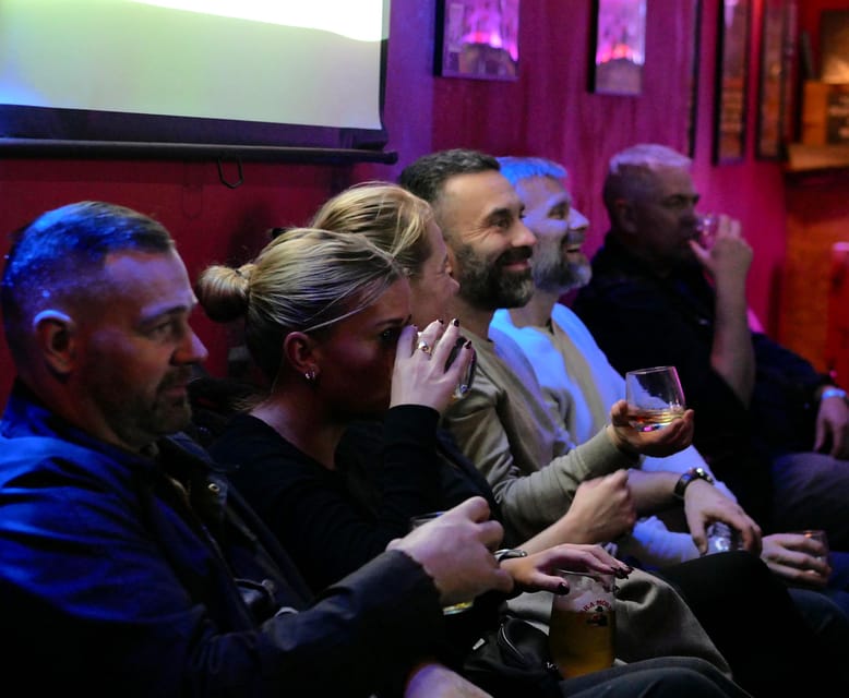 Edinburgh: Mountebank Comedy Whisky Tasting - What happens in the 1.5 hours: a tight show, not a long haul