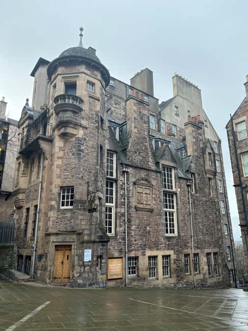 Edinburgh: Old Town guided walk with a free whisky included - St Giles’ Cathedral: stepping into the city’s spiritual and cultural center