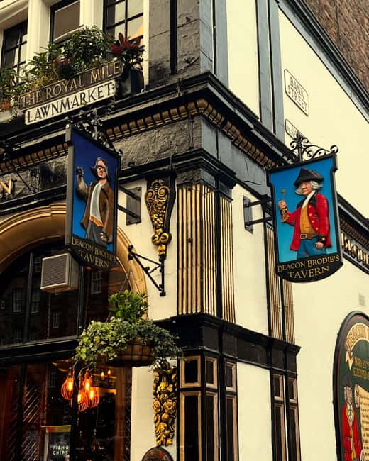 Edinburgh: Old Town guided walk with a free whisky included - Grassmarket: where the Old Town gets real