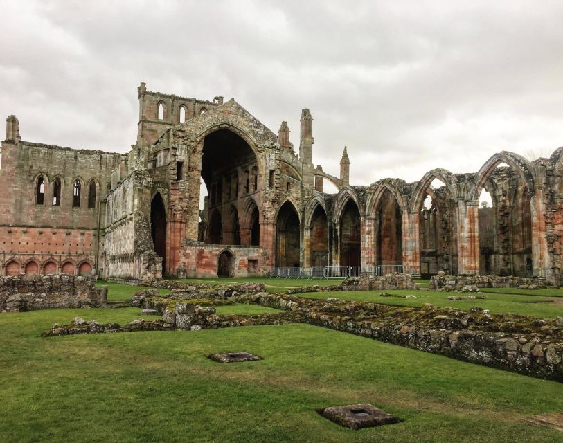 Edinburgh: Rosslyn Chapel, Borders & Glenkinchie Distillery - The coach ride: why the drive feels short when the guide is on point