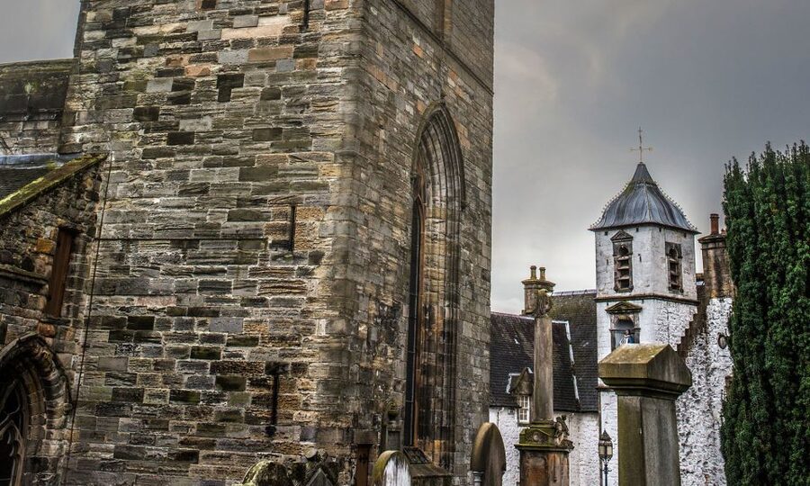 Edinburgh: Stirling, Whisky and St Andrews Tour in Spanish - Starting on the Royal Mile: 11 hours that move