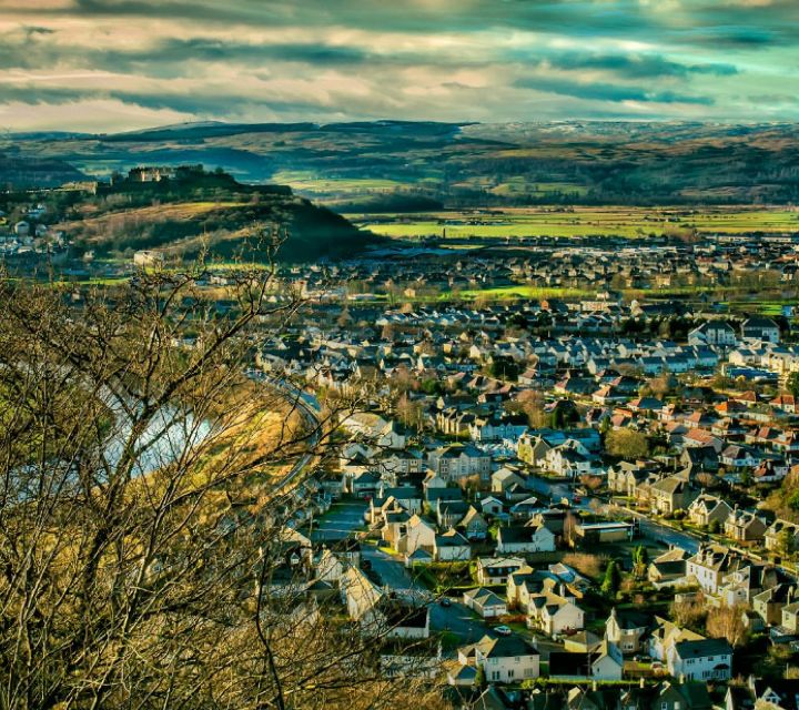 Edinburgh: Stirling, Whisky and St Andrews Tour in Spanish - North Sea time: where the views come from