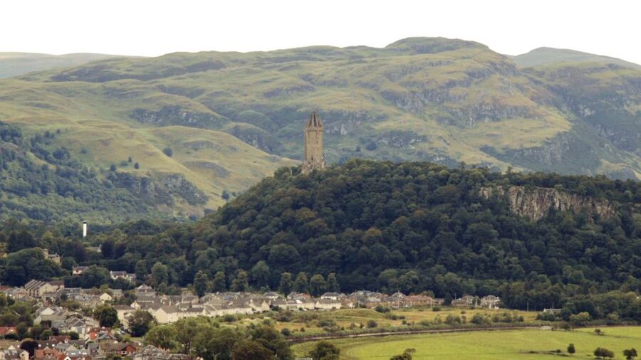 Edinburgh: Stirling, Whisky and St Andrews Tour in Spanish - Who should book this tour—and who might want to rethink it