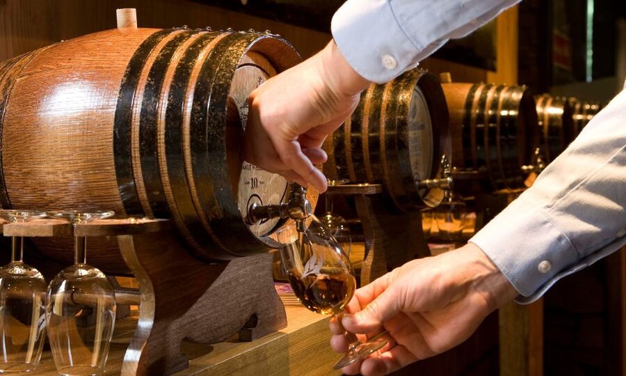 Edinburgh: Stirling, Whisky & St Andrews Tour in Italian - Key Points at a Glance