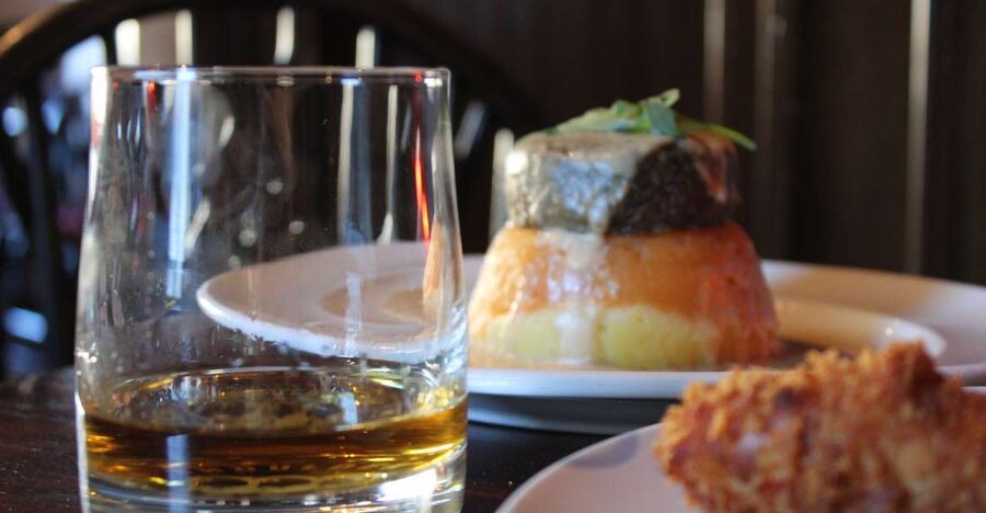 Edinburgh: Tolbooth Tavern Haggis Taster & Whisky Sampling - A 30-minute taste on the Royal Mile: what you get and why it works