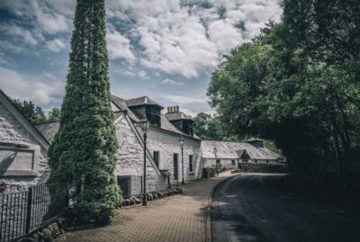Edinburgh: Ultimate Whisky Experience - Dewar’s Aberfeldy: whisky and chocolate tasting built for your taste buds