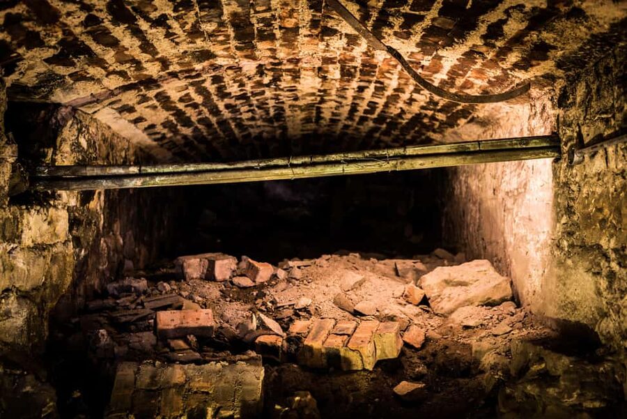 Edinburgh: Underground Vaults Tour with Whisky or Gin - Who this tour is best for (and who should skip it)