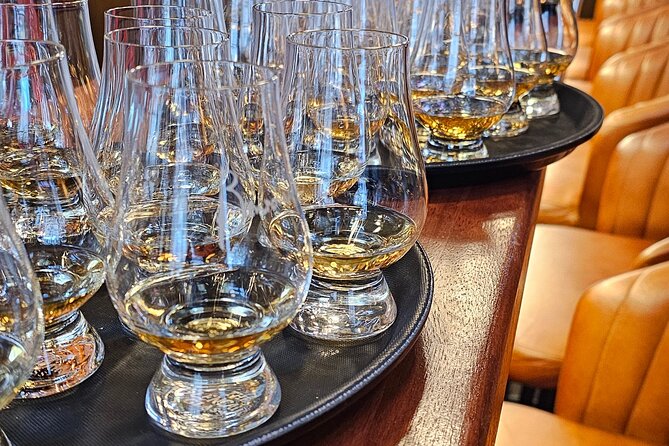 Edinburgh Whisky Tasting and History on the Royal Mile - Inside the 1.5-hour Royal Mile dram masterclass