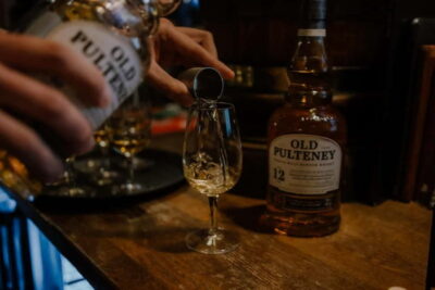 Edinburgh: Whisky Tasting and Storytelling in a Historic Pub - A 2-hour story-led structure that keeps whisky understandable