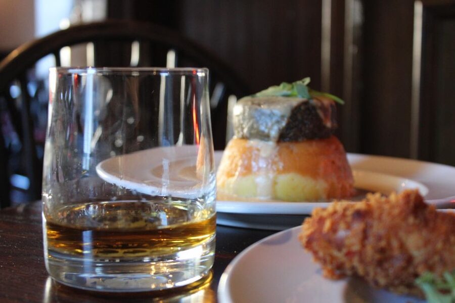 Edinburgh: Whisky Tasting in one of the oldest pubs - Key highlights to know before you go