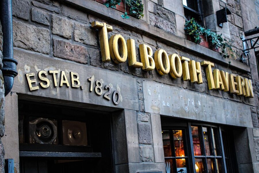 Edinburgh: Whisky Tasting in one of the oldest pubs - What happens during your 45-minute whisky tasting