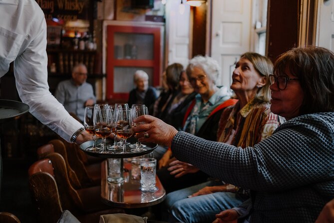 Edinburgh: Whisky Tasting with Storytelling in a Historic Pub - Key points at a glance