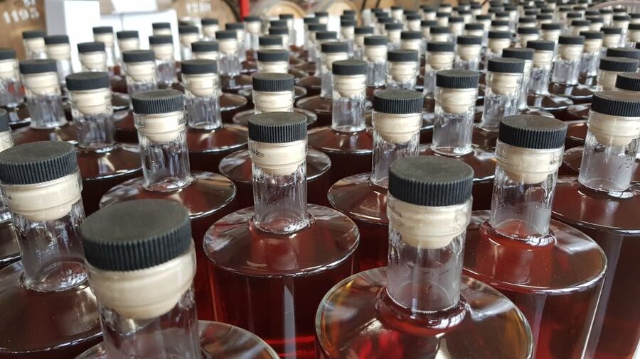 Eindhoven: Bottle Distillery Tour and Tasting Experience - The copper pot still moment: why the center of the room matters