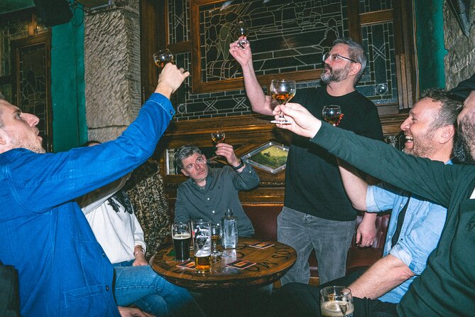 Explore Glasgow: Scottish Rogue Whisky Walking Pub Crawl - Why a whisky walking tour works in Glasgow