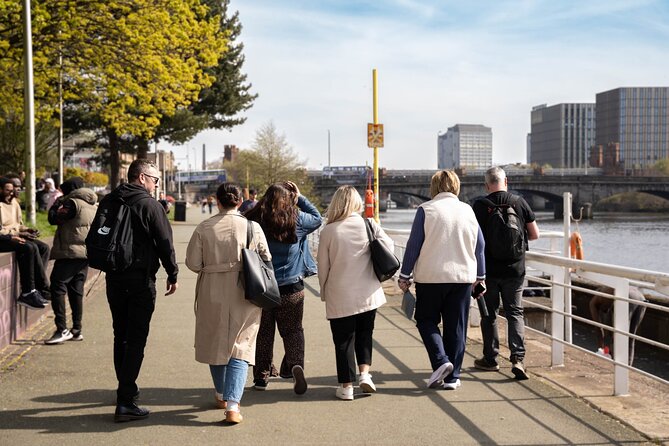 Explore Glasgow: Scottish Rogue Whisky Walking Pub Crawl - What you actually learn: production basics, Glasgow context, and tasting skills