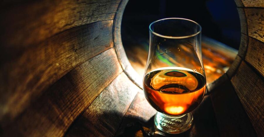 From Glasgow: Whisky and Loch Lomond Tour with Admissions - The Loch Lomond breaks: Luss panoramas and Balloch lunch time