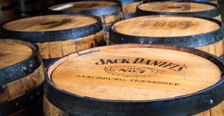 From Nashville: Lynchburg Jack Daniel's Distillery Tour - Lynchburg square stop: quick lunch, quick shopping, best photos