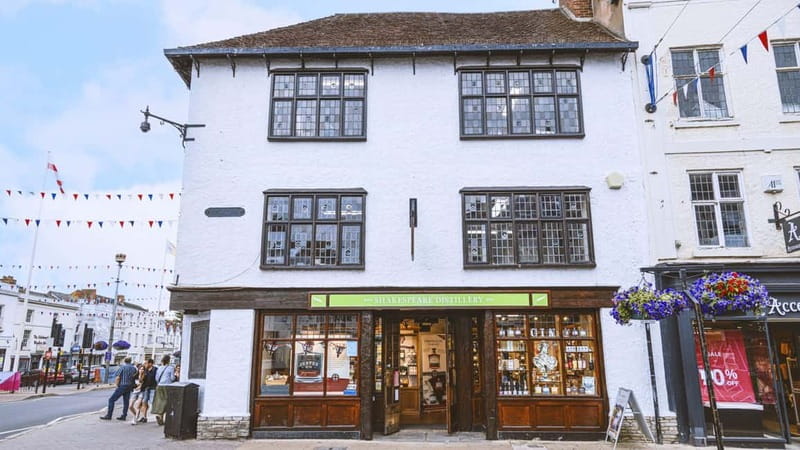 Gin Tasting at Judith’s, Shakespeare Distillery - The 1-hour experience flow: tonic first, then three tastings