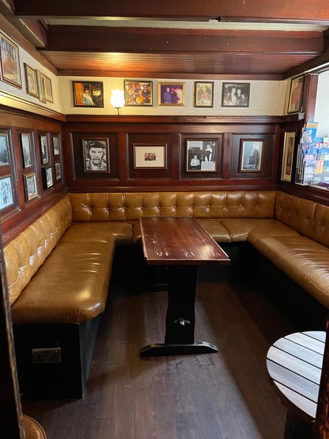 Glasgow: Go Drinking whisky with a Scotsman - The pub part: private seating and a dram-led chat