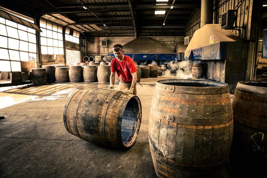 Glasgow: Go Drinking whisky with a Scotsman - How the specialist guides your palate (and why water matters)