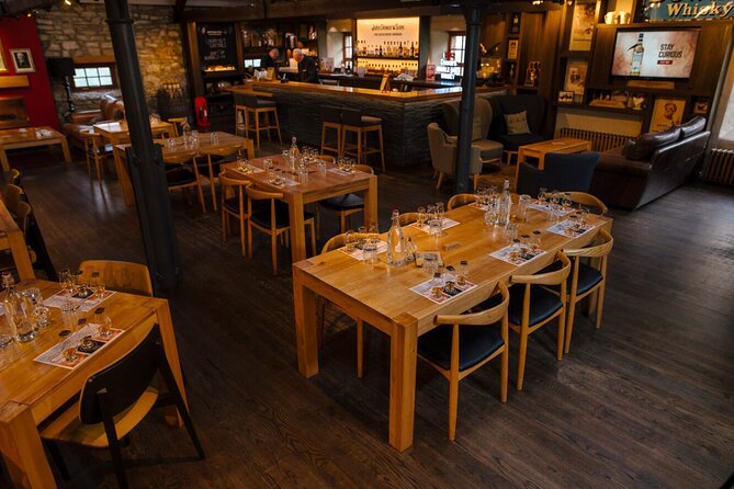 Guided Tour in Aberfeldy Distillery with Connoisseur Experience - What About Food and Extra Drinks on Site?
