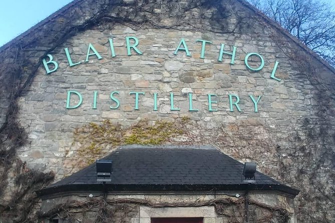 Highland and Lowland whisky tour - Half day from Edinburgh - Stop 1: Tullibardine Distillery near the Ochil Hills