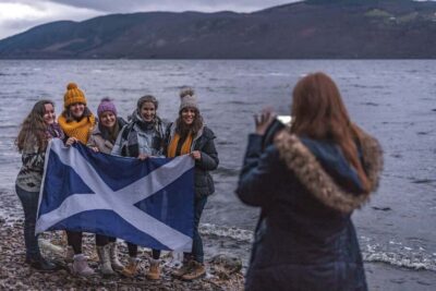 Inverness: Loch Ness, Outlander & Whisky Distillery - Loch Ness Cruise (30 Minutes) and Urquhart Castle (70 Minutes)