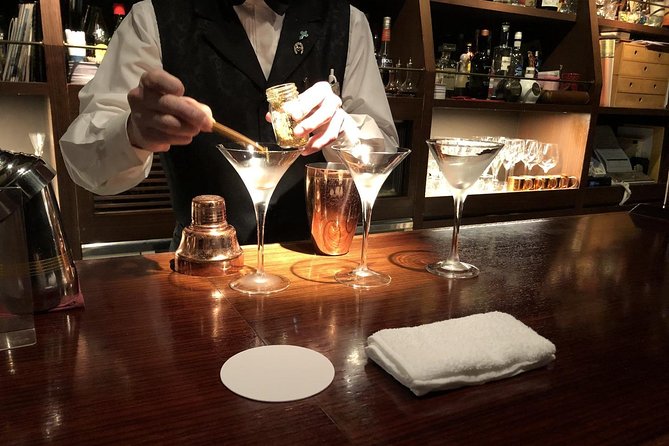 Japanese Whisky Tasting Experience at Local Bar in Tokyo - Inside the Bar Tasting: 4–5 Glasses, Guided Comparisons