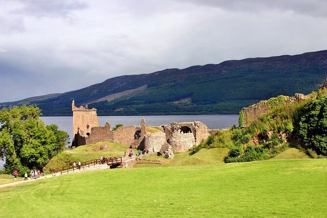Loch Ness Urquhart Culloden Clava Cawdor Whisky tasting Inverness - Cawdor Castle and gardens: the Dowager Countess angle