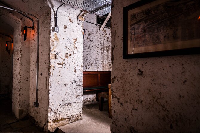 Luxury Whisky Tasting in Edinburgh's Underground Vaults | 90min - What you’ll taste: five drams from five distilleries