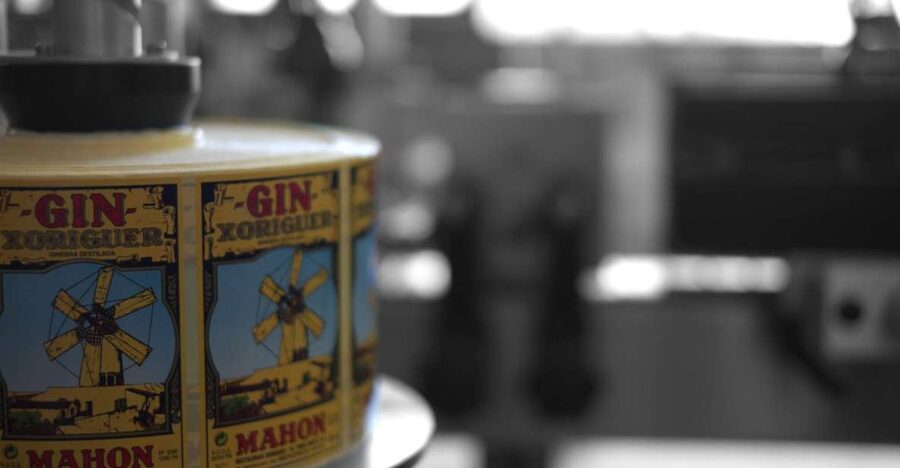 Mahón: Gin Distillery Tour with Tasting & Appetizers - The one-hour flow: 40 minutes of production talk plus tasting time