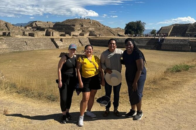 Monte Albán, Hierve el Agua, Mezcal distillery & Teotitlán rugs - Monte Albán with an expert guide: what the first stop sets up