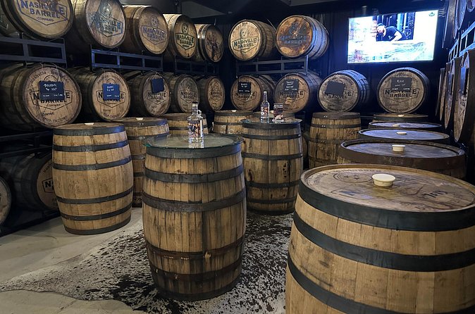 Nashville Barrel Co "Flight from the Barrel" Whiskey Tasting - The People, the Pouring, and the Lounge Atmosphere
