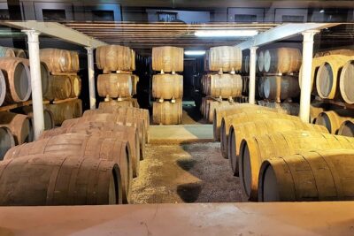 North Highland Deluxe Whisky Tour with Castle Option - Clynelish Tasting Bar Time: Build Your Own Pour