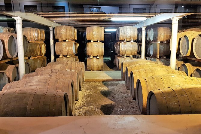North Highland Deluxe Whisky Tour with Castle Option - Clynelish Tasting Bar Time: Build Your Own Pour