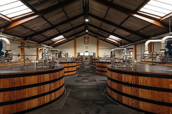 North Whisky Tour: To Highland Malt Whisky Trail +Dunrobin Castle - Dunrobin Castle and Gardens: Falcon Show, Trophy Museum, and Sutherland Style