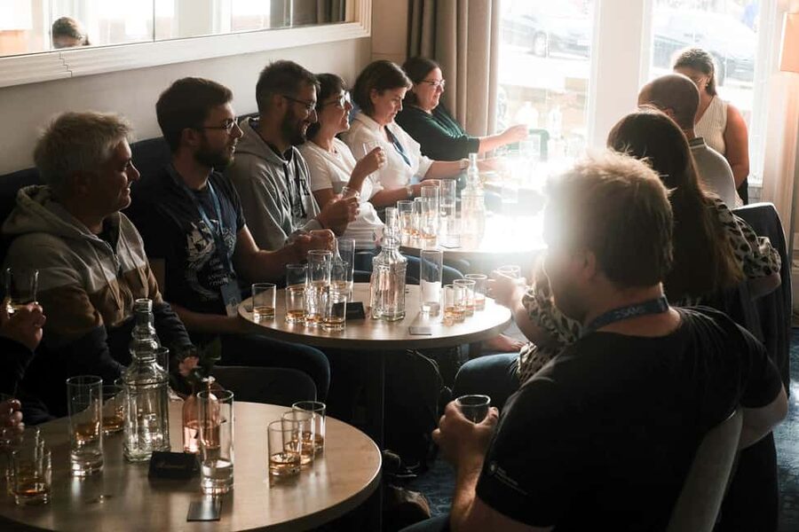 Oban: Classic Scottish Whisky Tasting - Why Independent Bottlings Feel Different in Your Glass